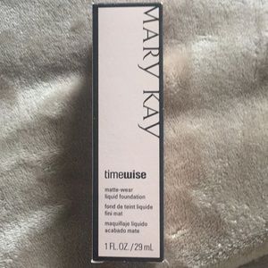 Mary Kay matte wear foundation in beige 1.